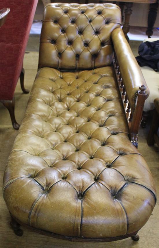 Leather button back chaise longue(-)